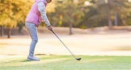 女性ゴルファーインパクト