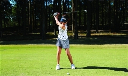 女性ゴルファートップスイング