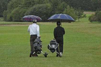 雨の中のゴルフ